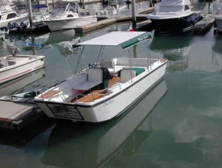 Lancha disponible para pasear